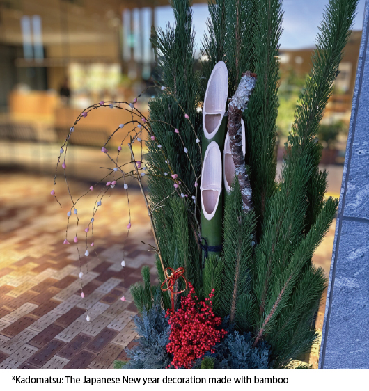 Celebrate the New Year with the vibrant presence of mikoshi and kadomatsu.の画像